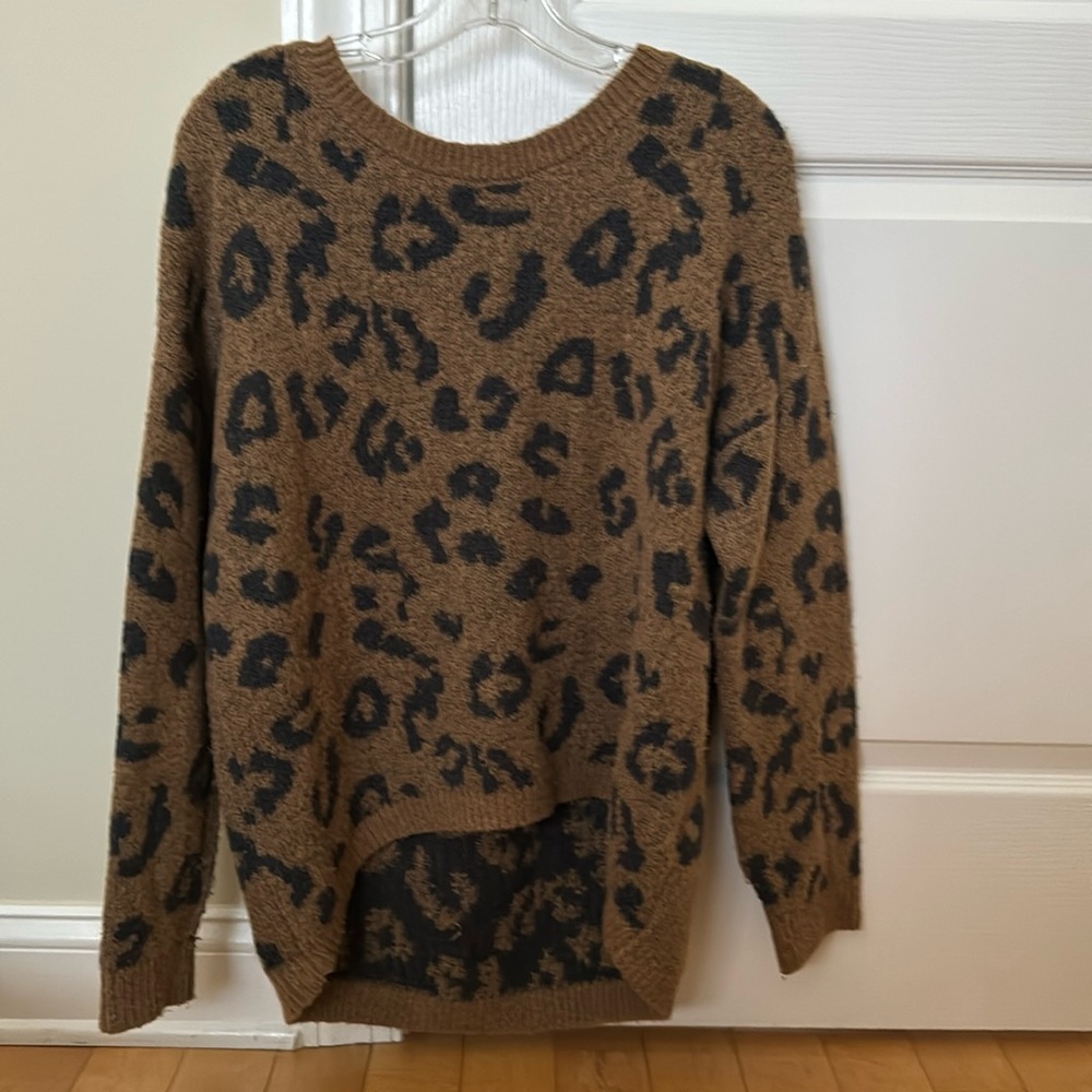 Cheetah Print high low sweater from Abercrombie and Fitch size Medium